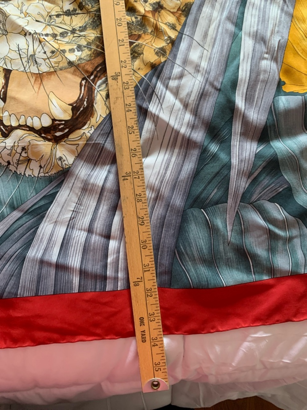 Salvatore Ferragamo Scarf with Red Border - Picture 9 of 9